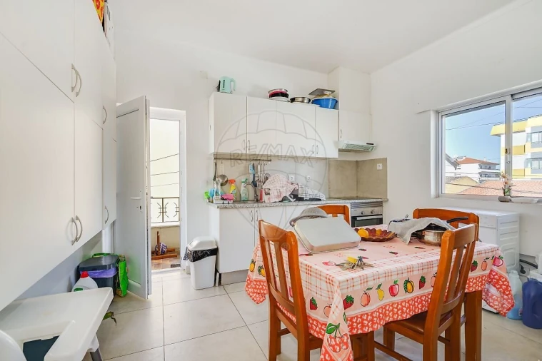 Moradia T4 para Venda em Quinta do Conde Foto 3