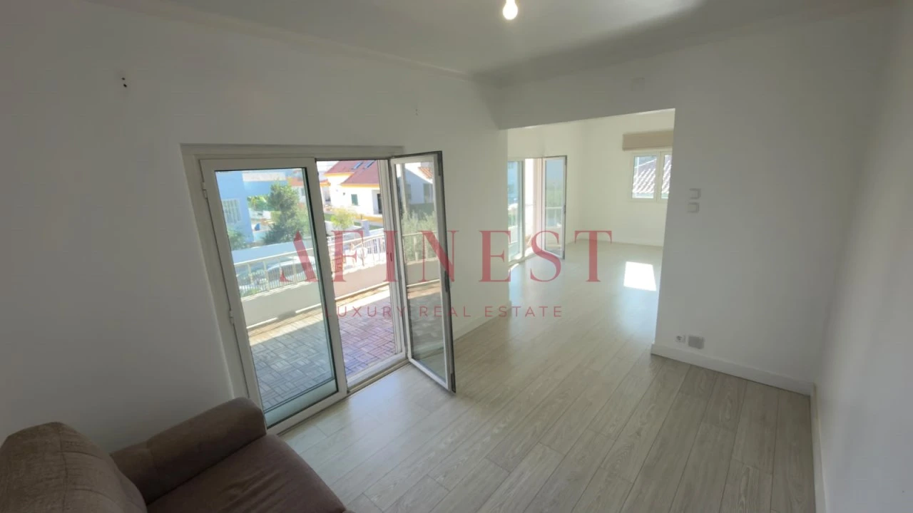 Apartamento T2 para Arrendamento em Carcavelos e Parede Foto 1