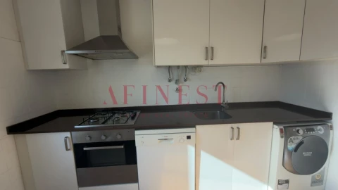 Apartamento T2 para Arrendamento em Carcavelos e Parede
