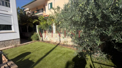 Apartamento T2 para Arrendamento em Carcavelos e Parede