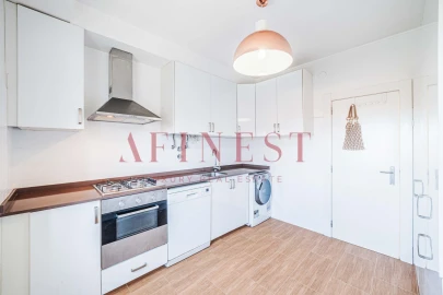 Apartamento T2 para Arrendamento em Carcavelos e Parede