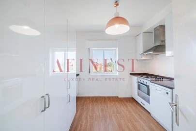 Apartamento T2 para Arrendamento em Carcavelos e Parede