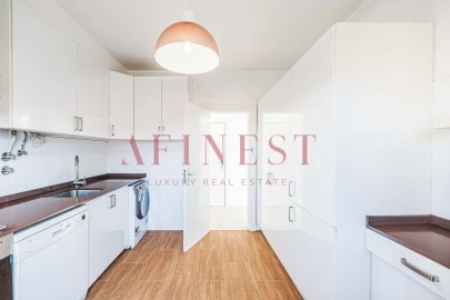 Apartamento T2 para Arrendamento em Carcavelos e Parede