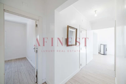 Apartamento T2 para Arrendamento em Carcavelos e Parede