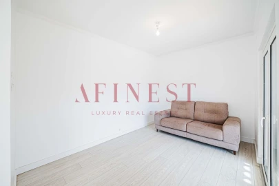Apartamento T2 para Arrendamento em Carcavelos e Parede
