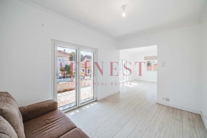 Apartamento T2 para Arrendamento em Carcavelos e Parede
