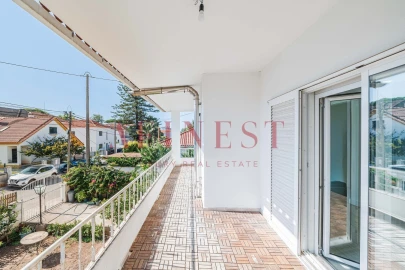Apartamento T2 para Arrendamento em Carcavelos e Parede