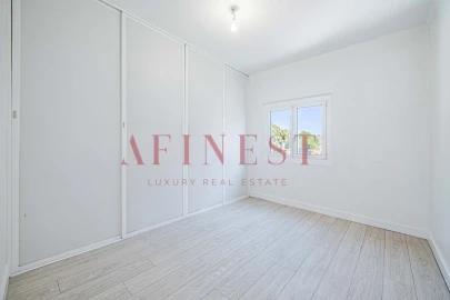 Apartamento T2 para Arrendamento em Carcavelos e Parede