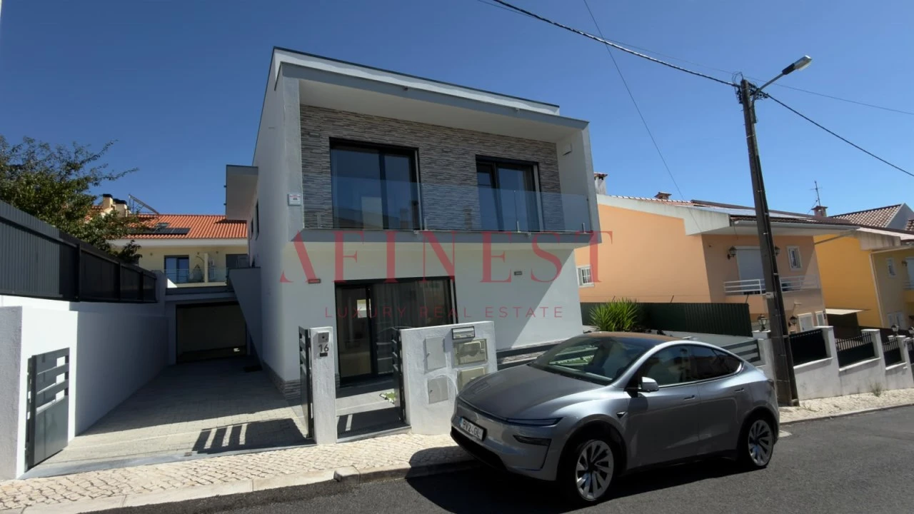 Moradia T3 para Venda em Pontinha e Famões Foto 3
