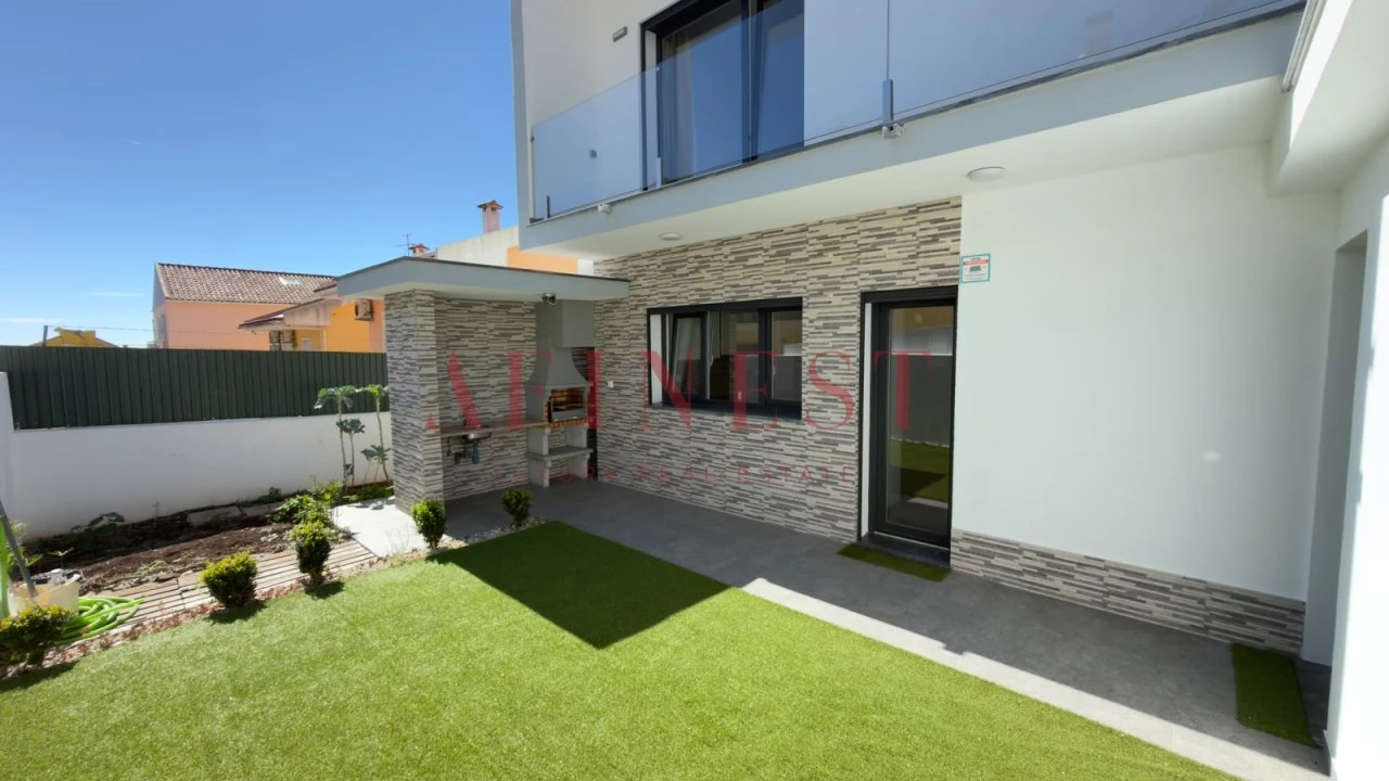 Moradia T3 para Venda em Pontinha e Famões Foto 22
