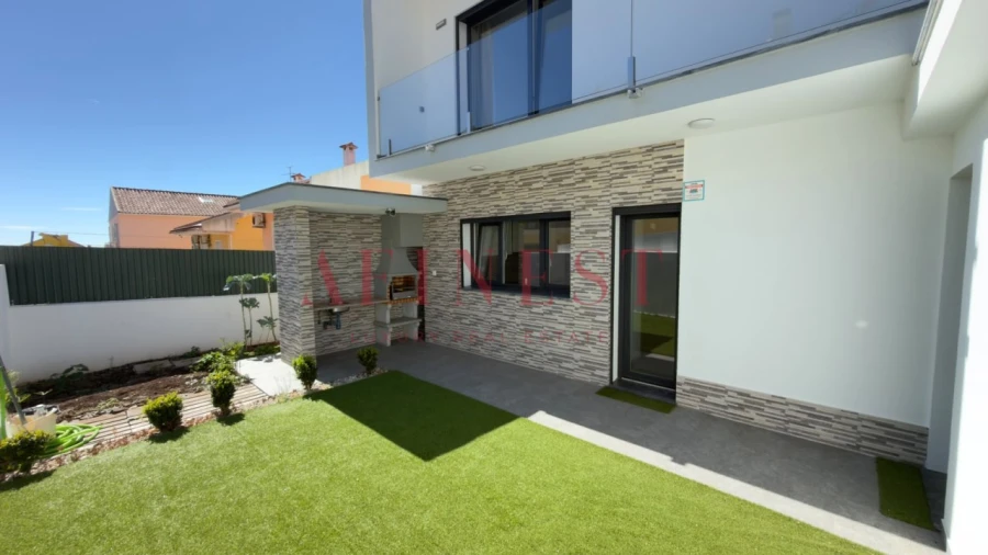 Moradia T3 para Venda em Pontinha e Famões Foto 22