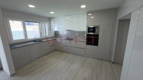 Moradia T3 para Arrendamento em Pontinha e Famões