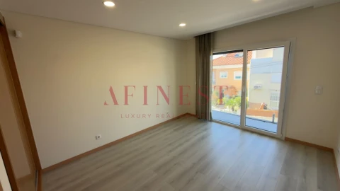 Moradia T3 para Arrendamento em Pontinha e Famões