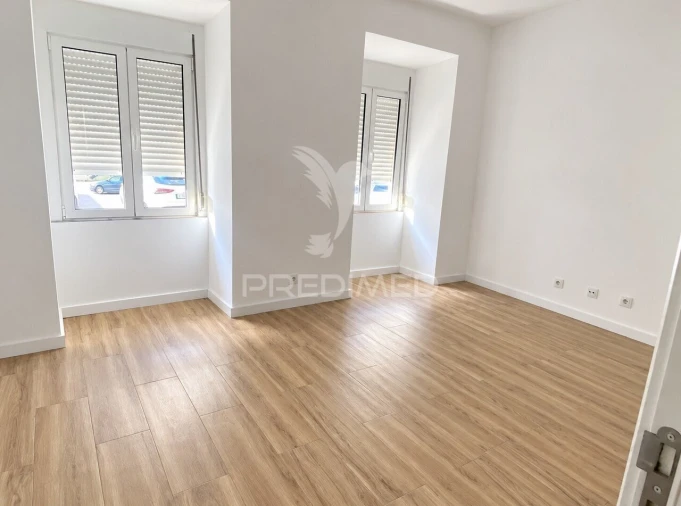 Apartamento T2 para Venda em Alvalade Foto 4