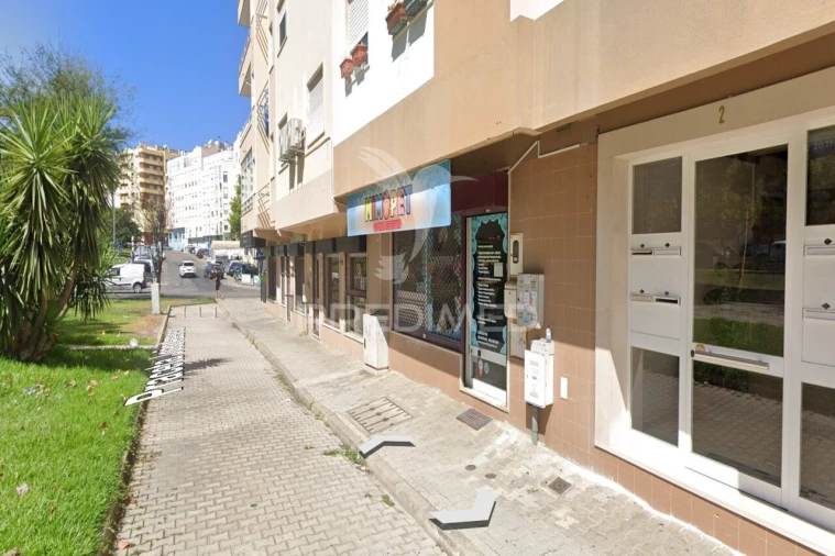 Apartamento T2 para Venda em Corroios Foto 2
