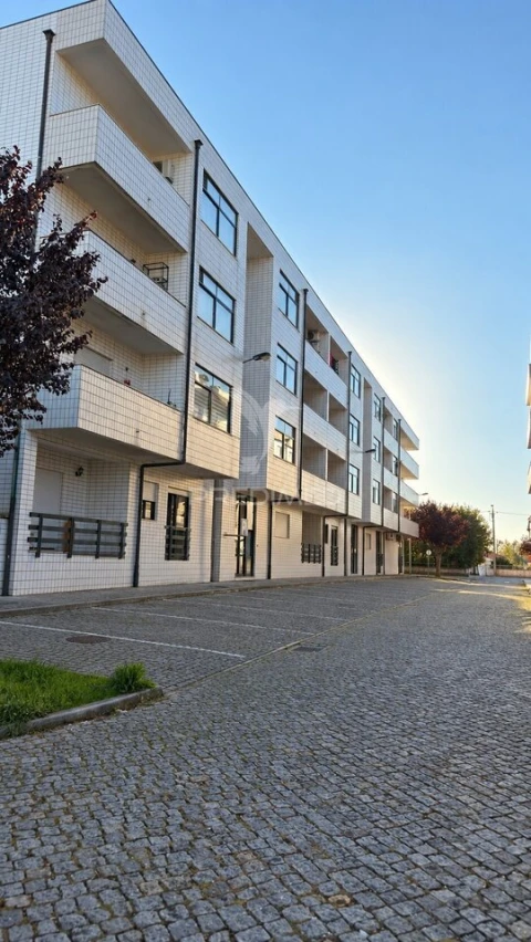 Apartamento T3 para Venda em Delães