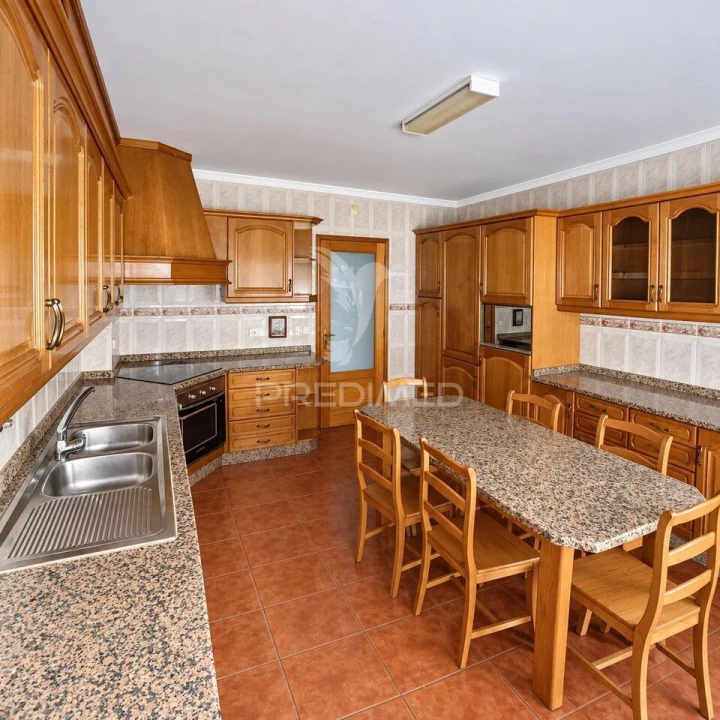 Apartamento T3 para Venda em Delães Foto 3