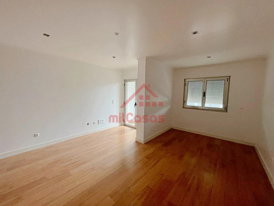Apartamento T1 para Arrendamento em Ericeira Foto 3