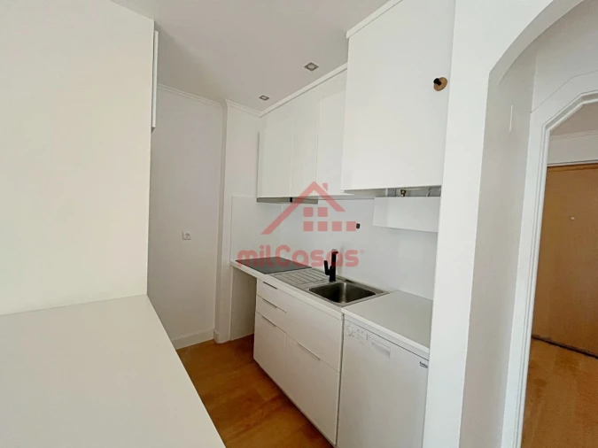 Apartamento T1 para Arrendamento em Ericeira Foto 6