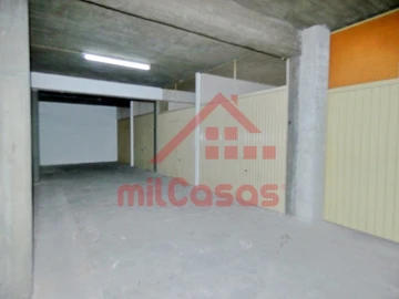Garagem para Arrendamento em A dos Cunhados e Maceira