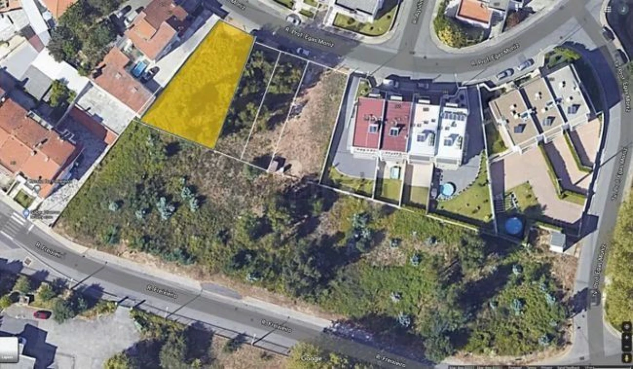 Terreno para Venda em Oliveira do Douro Foto 1