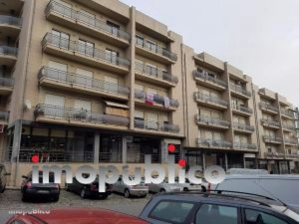 Loja para Arrendamento em Vila Verde e Barbudo Foto 1