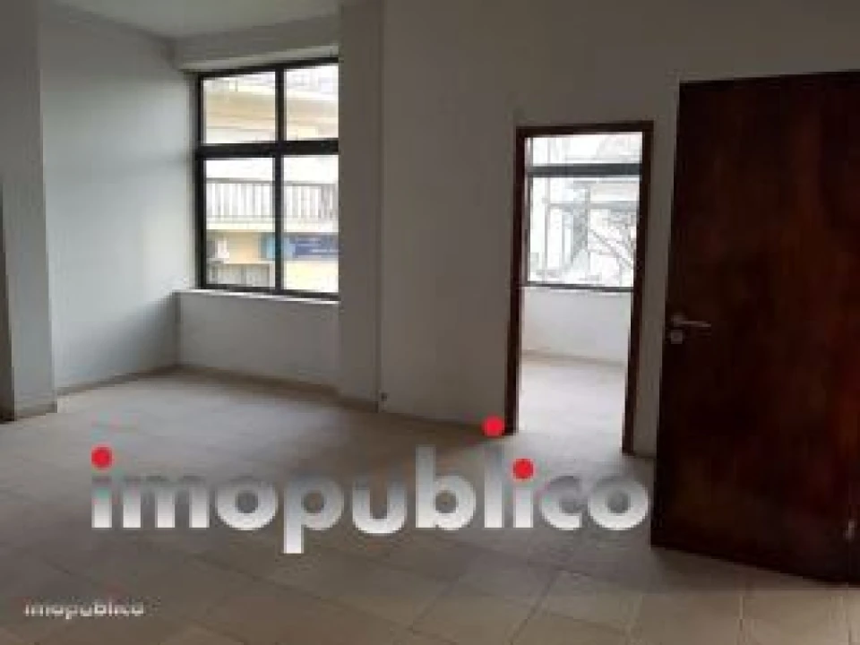 Loja para Arrendamento em Vila Verde e Barbudo Foto 4