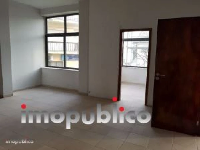 Loja para Arrendamento em Vila Verde e Barbudo Foto 4