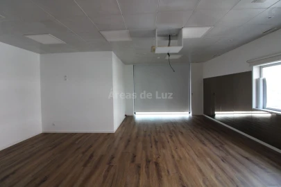Loja para Venda em Marrazes e Barosa