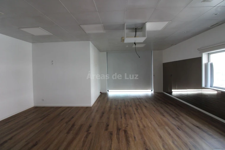 Loja para Venda em Marrazes e Barosa Foto 3