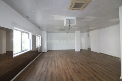Loja para Arrendamento em Marrazes e Barosa