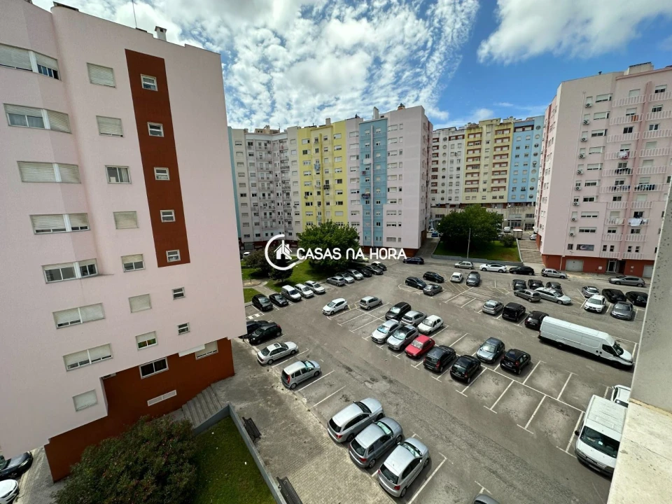 Apartamento T2 para Venda em Corroios Foto 8