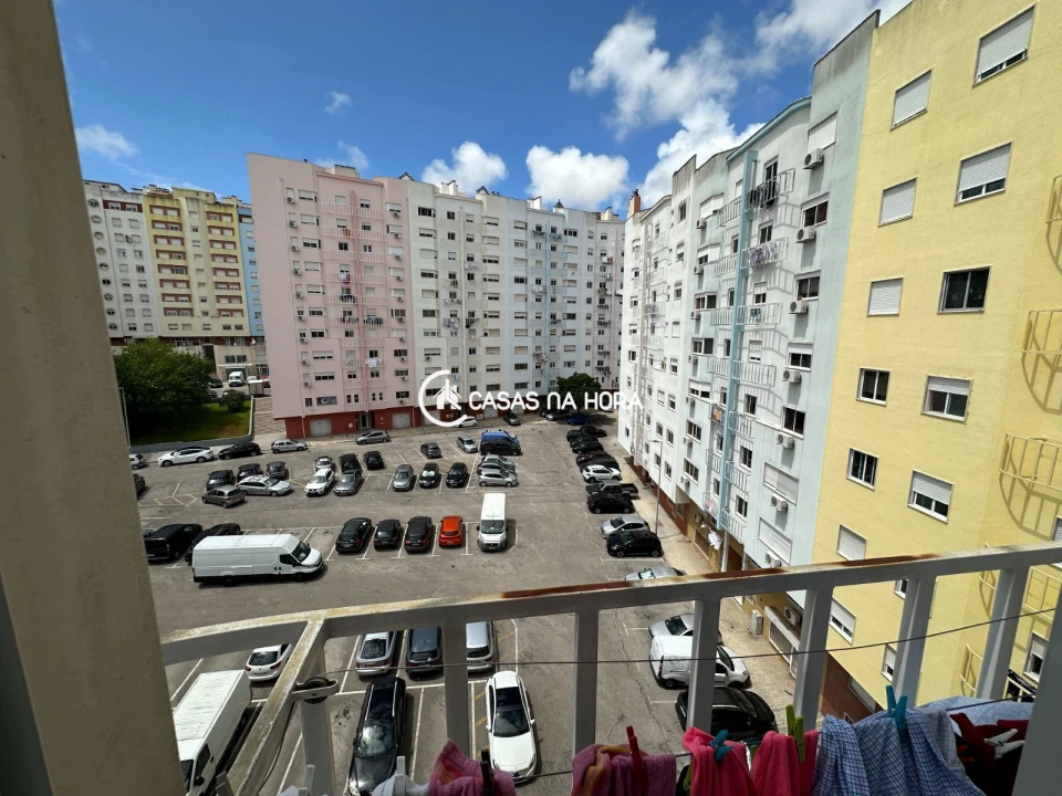 Apartamento T2 para Venda em Corroios Foto 9