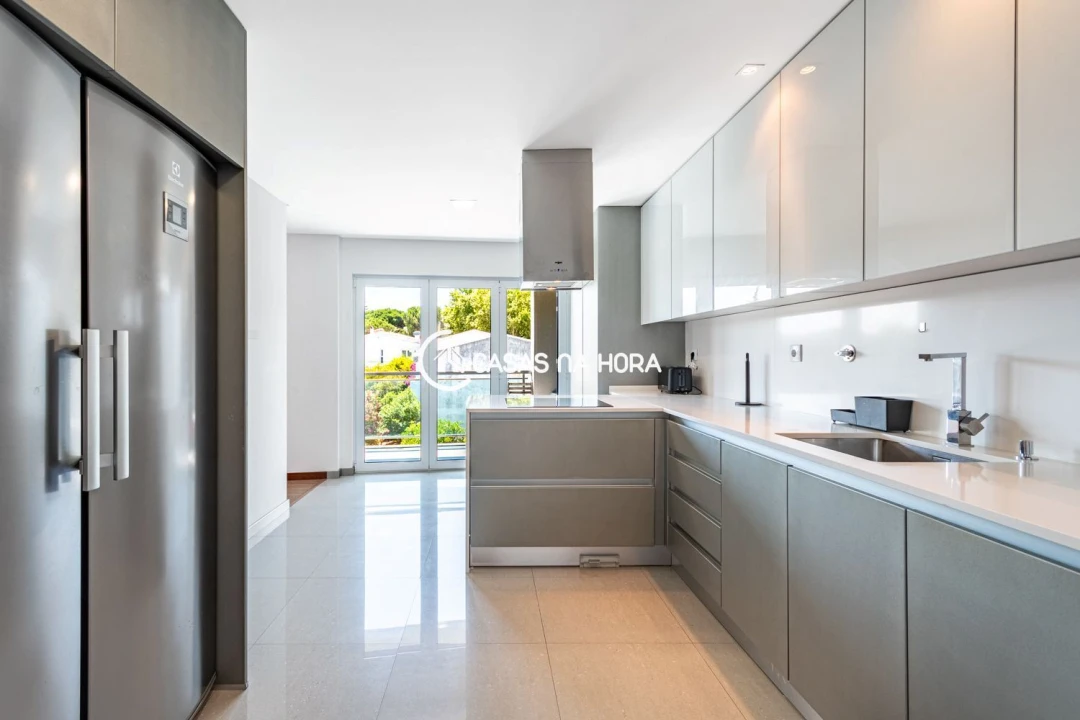 Apartamento T3 para Venda em Alfragide Foto 4