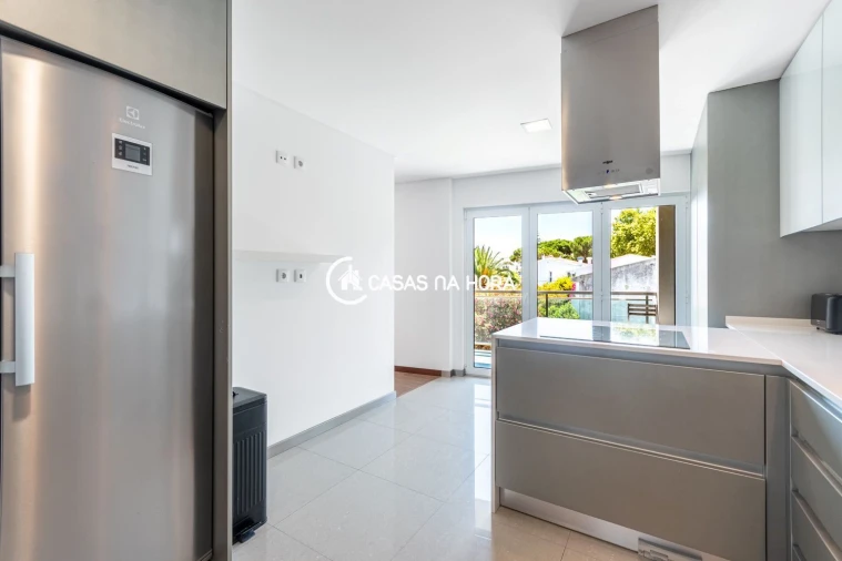 Apartamento T3 para Venda em Alfragide Foto 5
