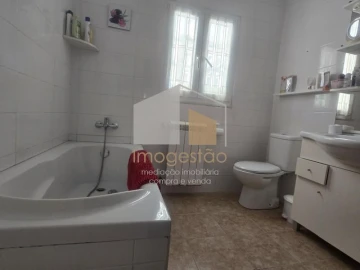 Moradia T3 para Venda em Mentrestido
