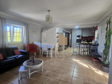 Moradia T3 para Venda em Mentrestido