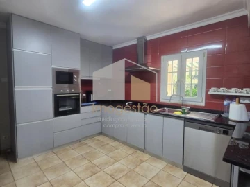 Moradia T3 para Venda em Mentrestido