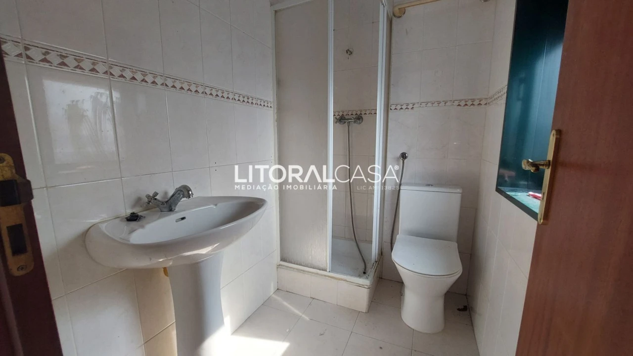 Apartamento T2 para Venda em Eixo e Eirol Foto 16