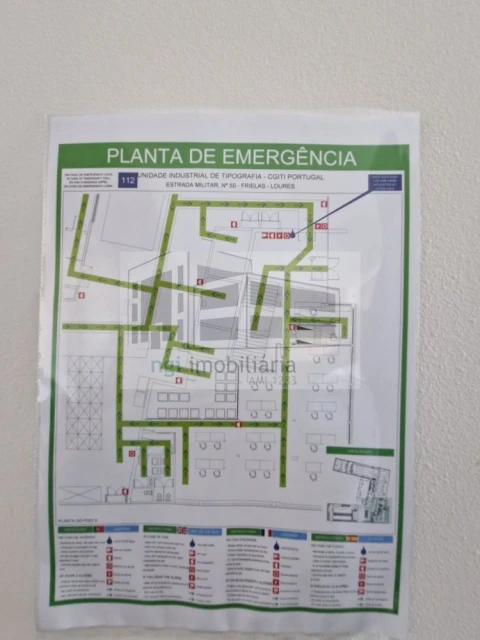 Loja para Arrendamento em Santo António dos Cavaleiros e Frielas
