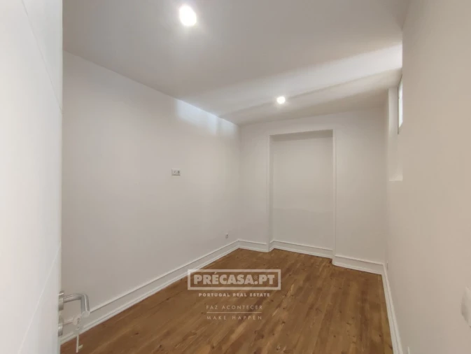 Apartamento T2 para Venda em Queluz e Belas Foto 14