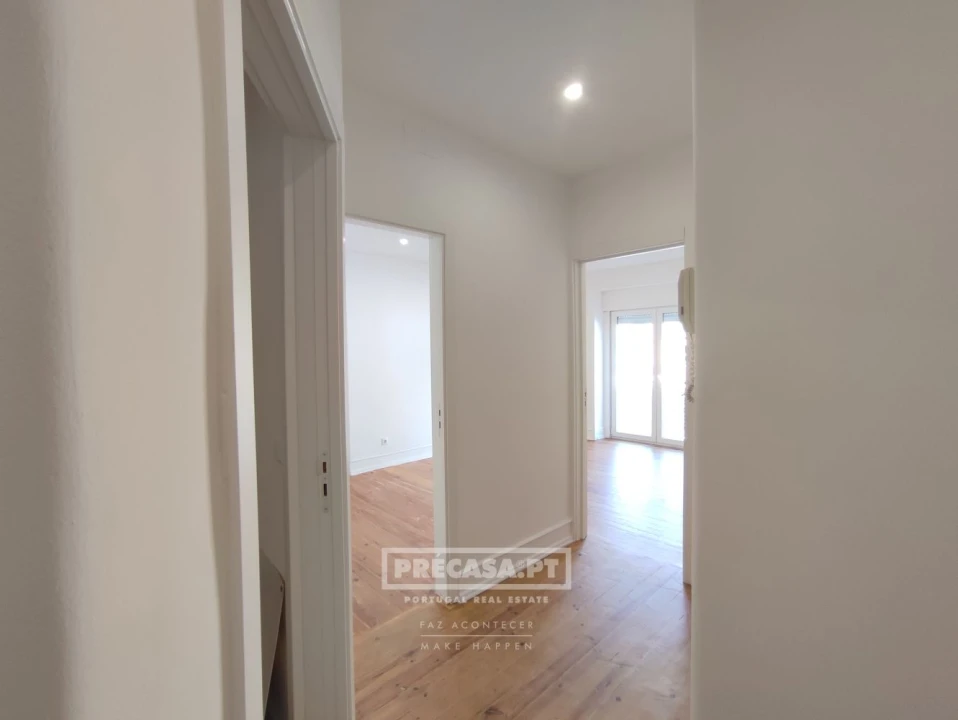 Apartamento T2 para Venda em Queluz e Belas Foto 4