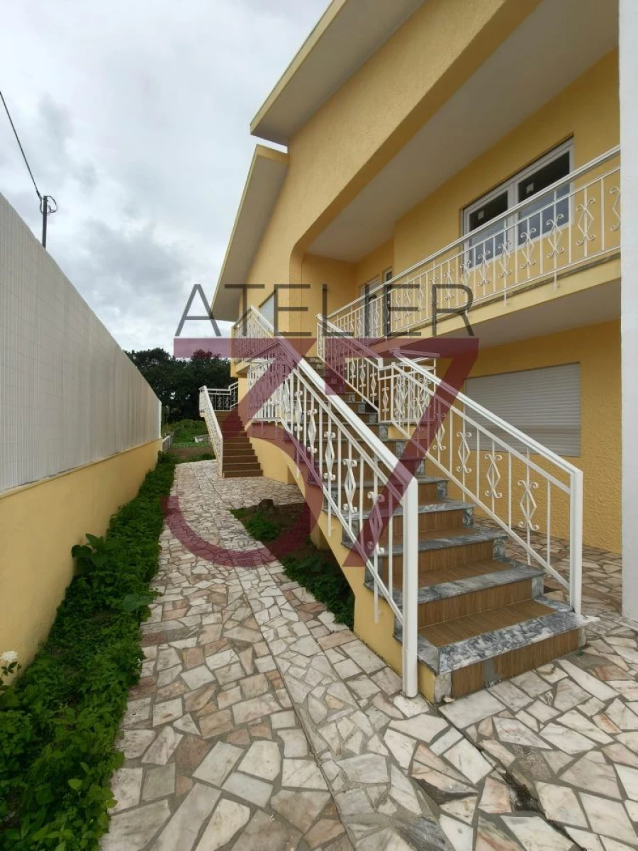 Moradia T3 para Venda em Santa Maria de Lamas Foto 3