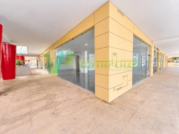 Loja para Arrendamento em Portimão