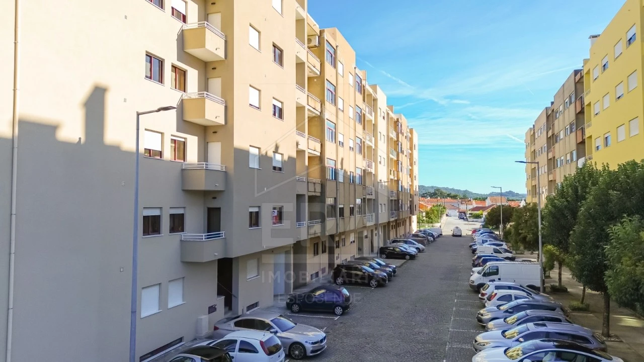 Apartamento T2 para Venda em Santa Marta de Portuzelo Foto 1