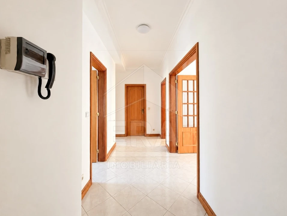 Apartamento T2 para Venda em Santa Marta de Portuzelo Foto 2