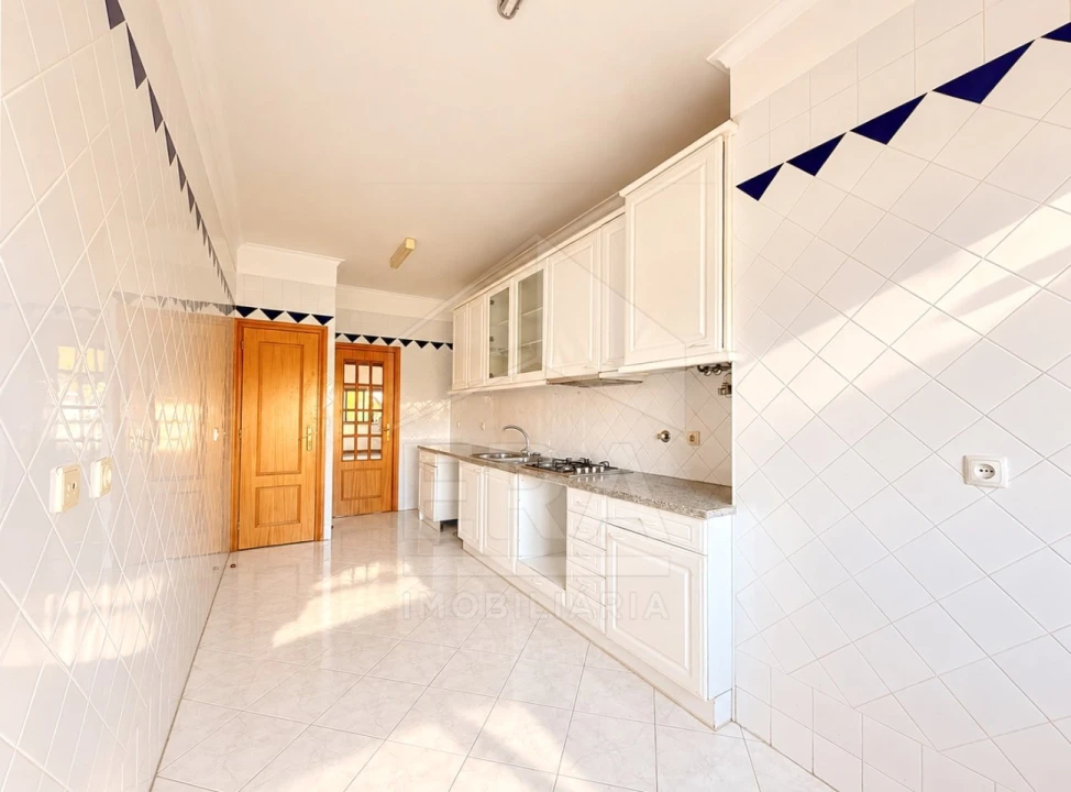 Apartamento T2 para Venda em Santa Marta de Portuzelo Foto 5