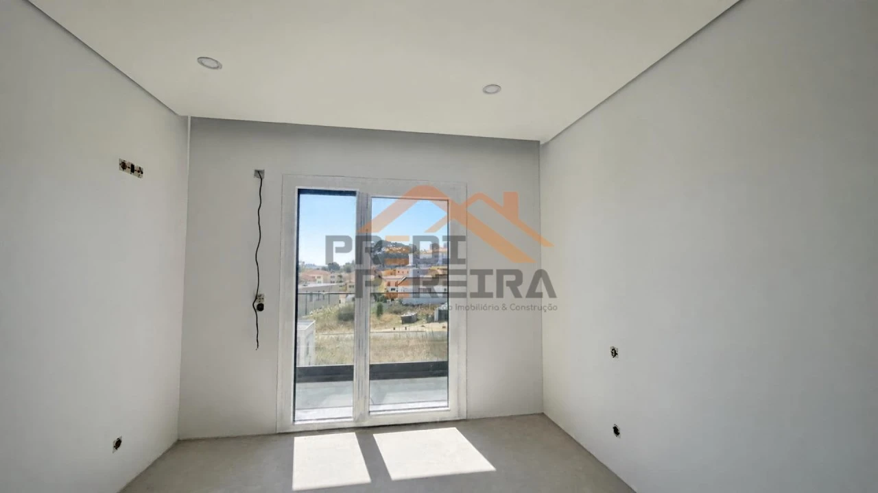 Apartamento T3 para Venda em Santo António dos Cavaleiros e Frielas Foto 6