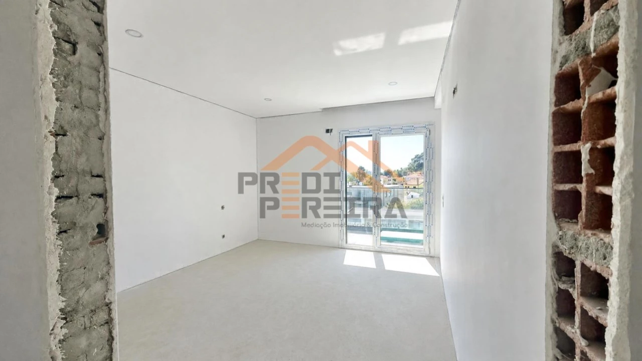 Apartamento T3 para Venda em Santo António dos Cavaleiros e Frielas Foto 9