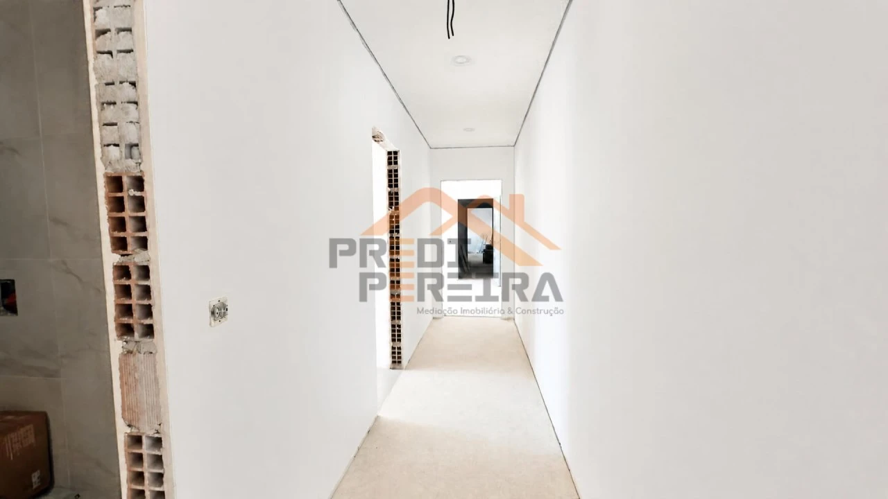 Apartamento T3 para Venda em Santo António dos Cavaleiros e Frielas Foto 15
